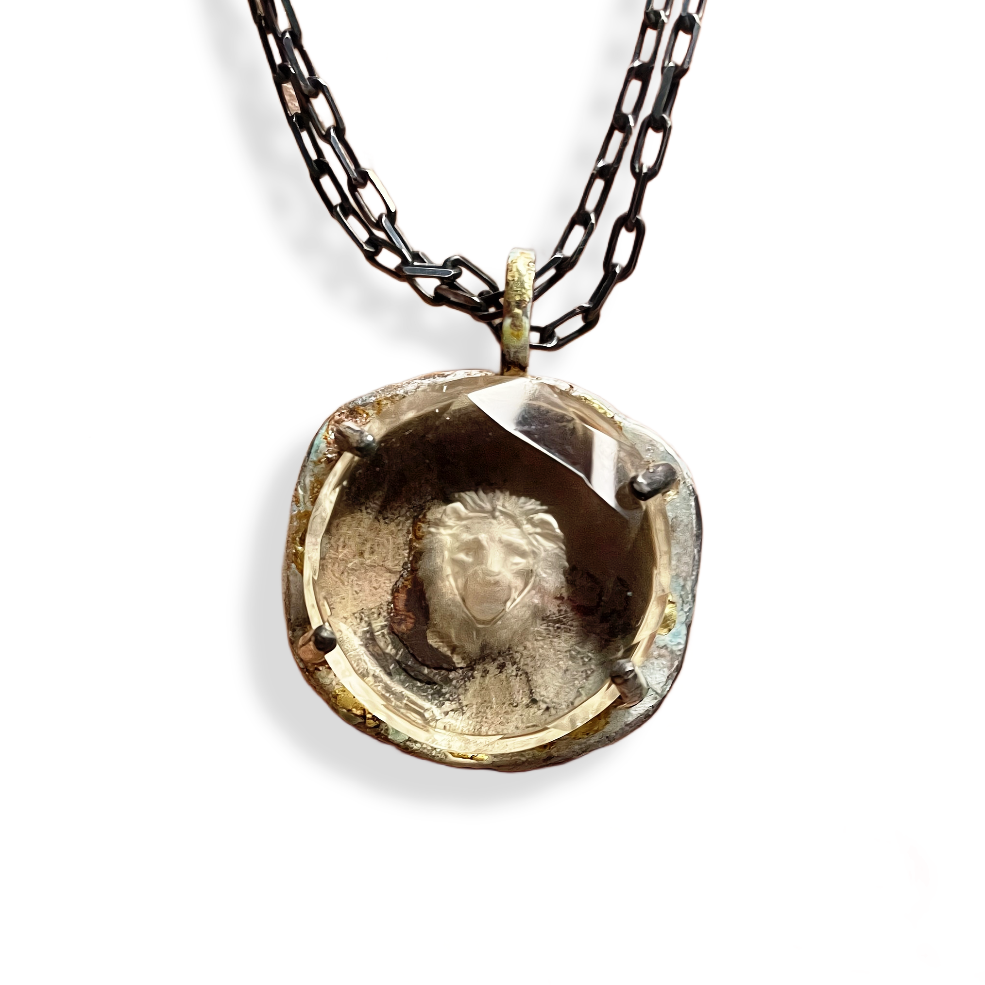 Lion Reverse Intaglio Pendant